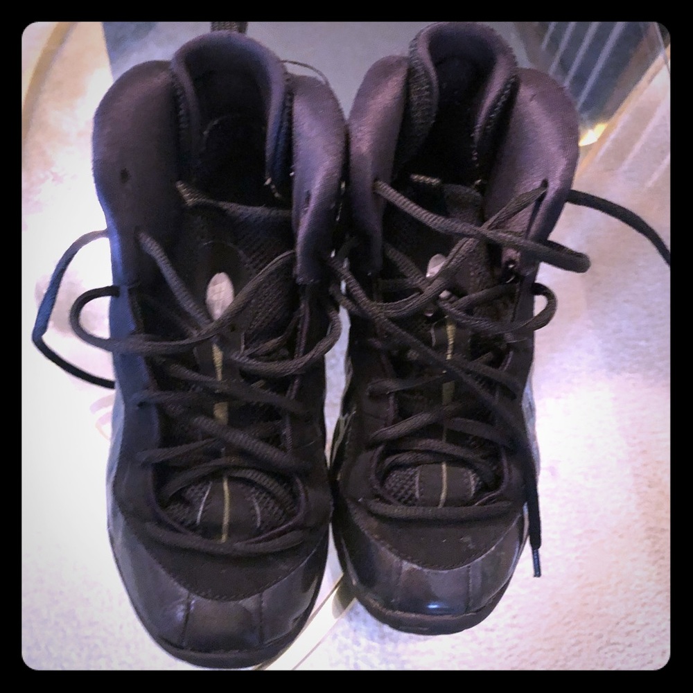 Size 3 Black Nike Foams..used condition